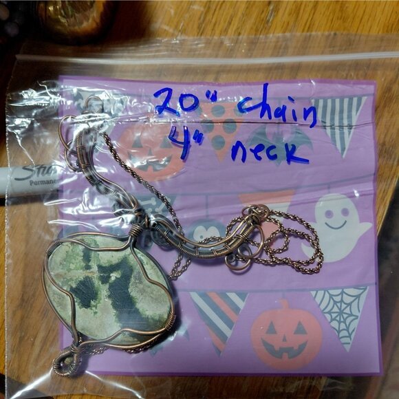 Wire wrapped copper necklace green stone - Picture 5 of 5